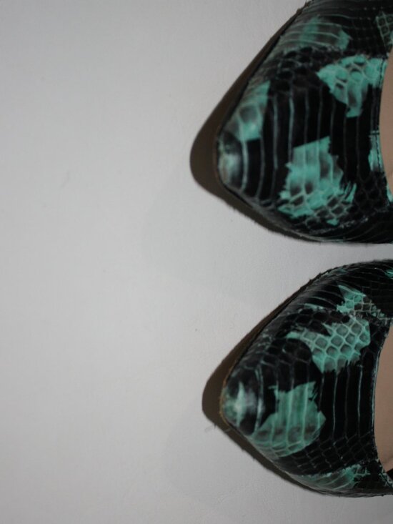 Loeffler Randall - Black & Teal Snakeskin Pointed Toe Flats -  Sz 8 - Picture 9 of 12